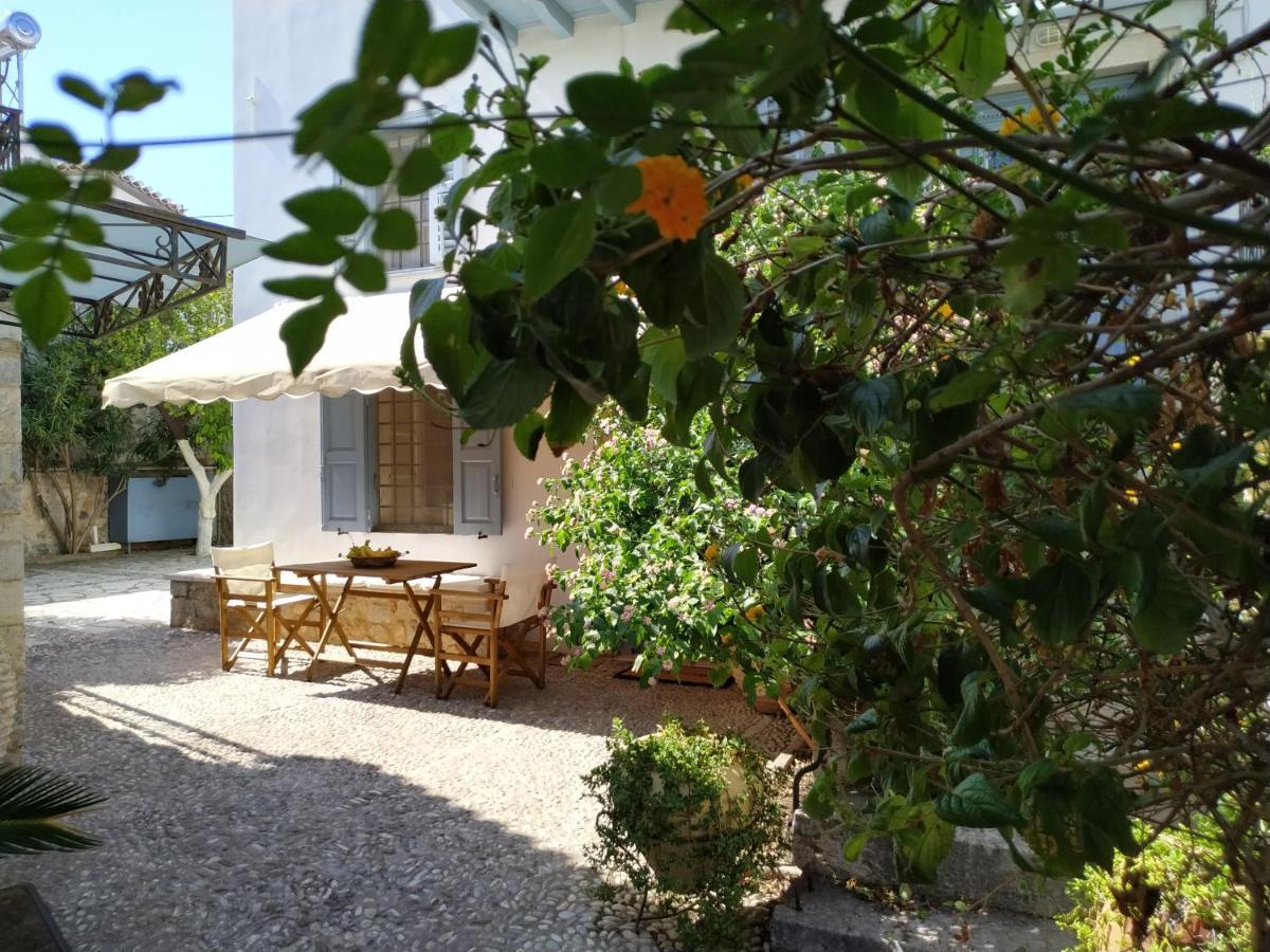 Liknon Guesthouse Villa Galaxidi Екстер'єр фото